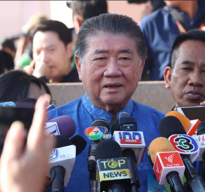 泰国副总理：内阁不但不会改组，而且联合执政党还要聚餐