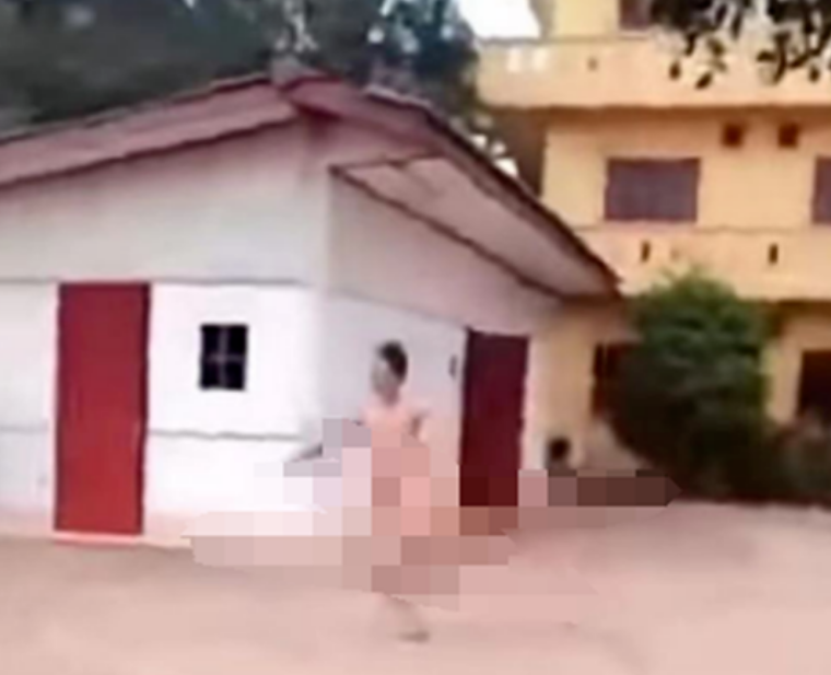 老挝男子光着身子跑出了家门,周围群众疯狂吃瓜