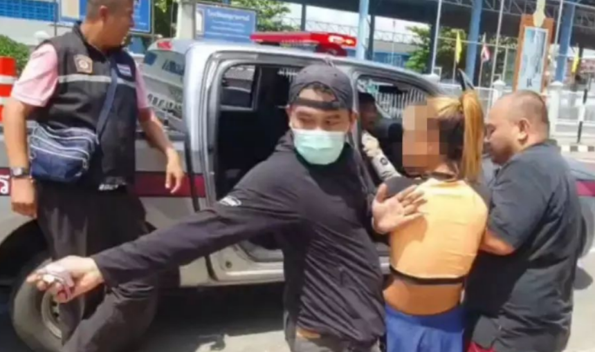 在泰国,一名来自中国的女游客情绪失控,差点在泰国裸奔!