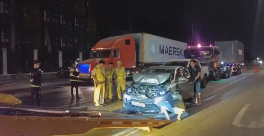 中国女子在越南受伤,四车连环相撞的场面十分惨烈…