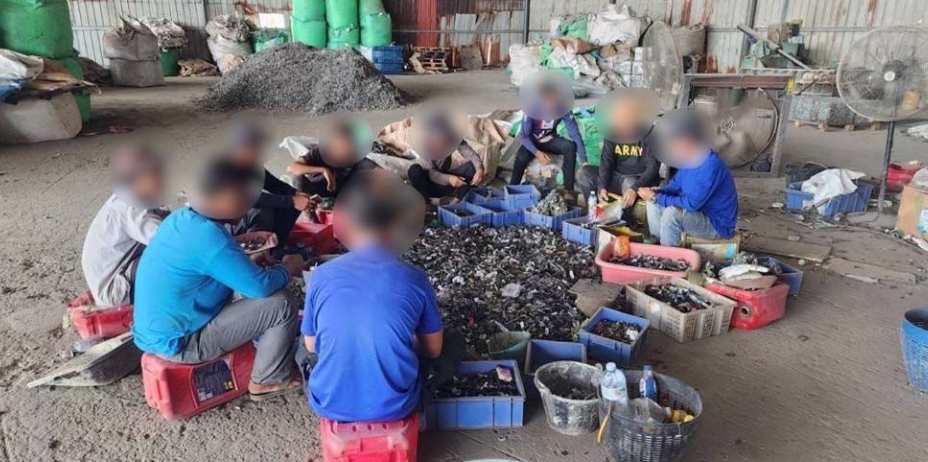 臭死了！51岁的中国男子因向泰国走私50吨电子垃圾而被捕，严重影响民众生活