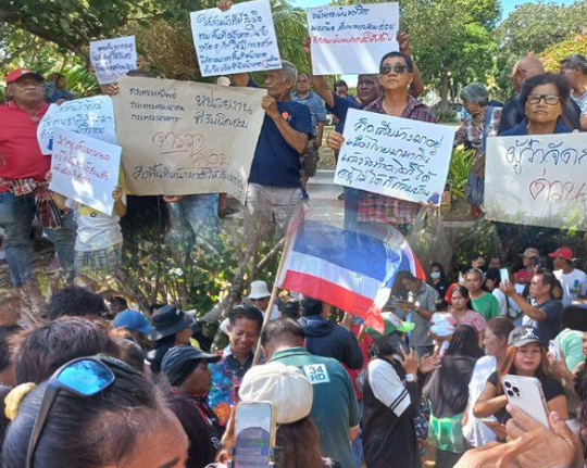 中国游客就可以挨打?泰国普吉岛爆发了抵制瑞士外国人的游行