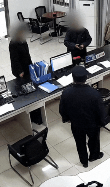 “在越南3年挣400万”湖北一男子要去越南发财,父亲无奈阻拦...