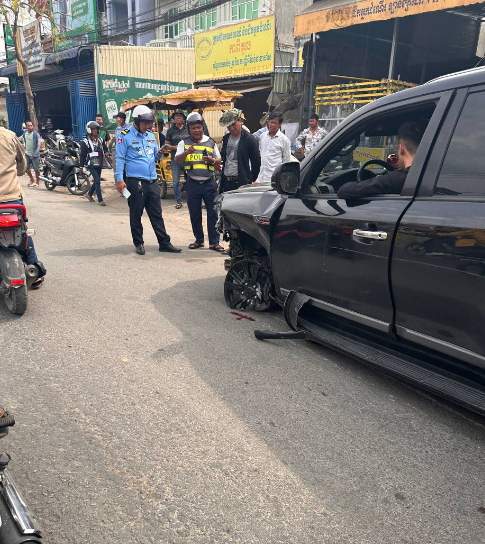 在柬中国男子酒驾逃逸 4名中籍男女被带走调查