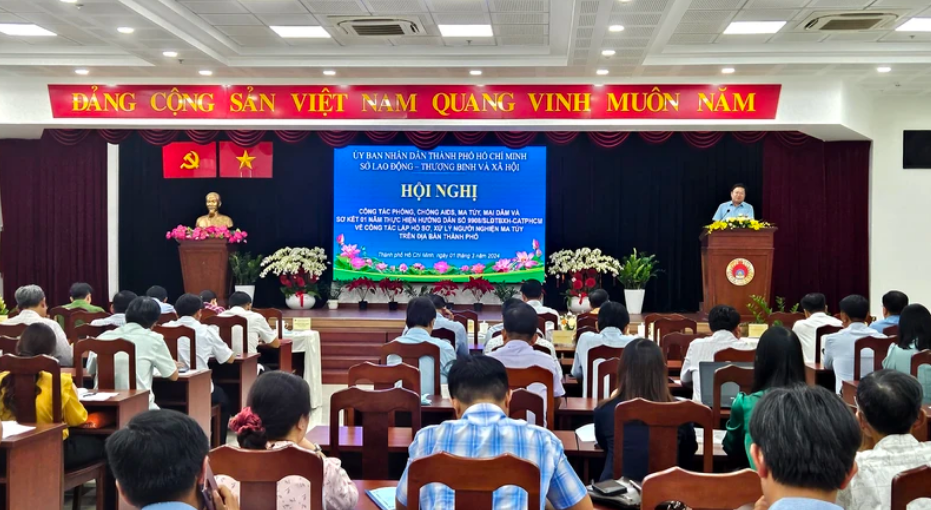 在越南胡志明市,男性和跨性别者之间的性相关交易“急剧增加”