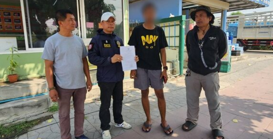 变态!泰国男子骑车袭胸多名女性,展示自己私密部位!让本地女性感到十分恐惧