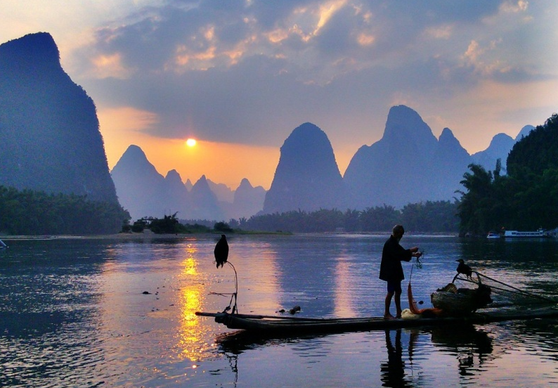 为方便外国人办理入境、居留和旅游相关手续，越南正在与15+80个国家谈双边免签