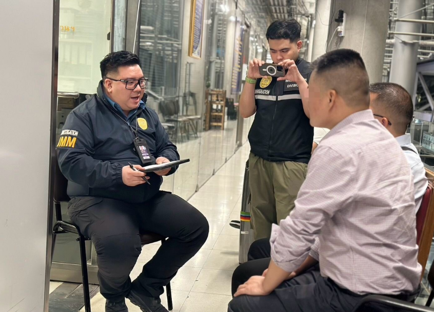 一眼被识破!两名中国男子在泰国机场被捕!伪造护照假装加拿大人