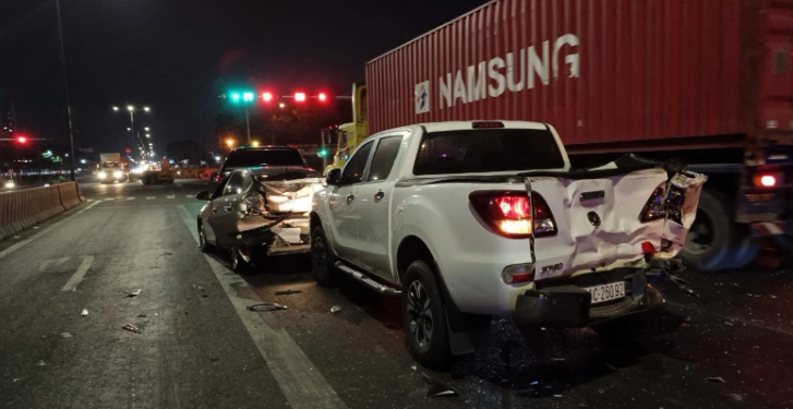 中国女子在越南受伤,四车连环相撞的场面十分惨烈...