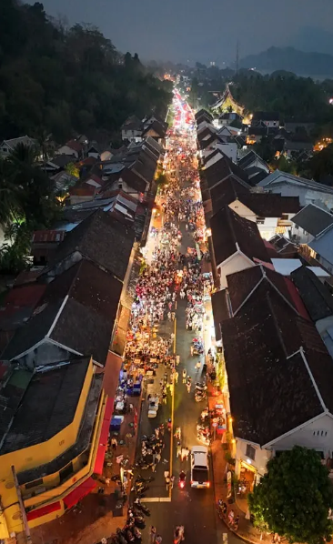 老挝新年期间接待游客超过11万人次,比去年增长364.44%,来自中国的游客达10497人次!