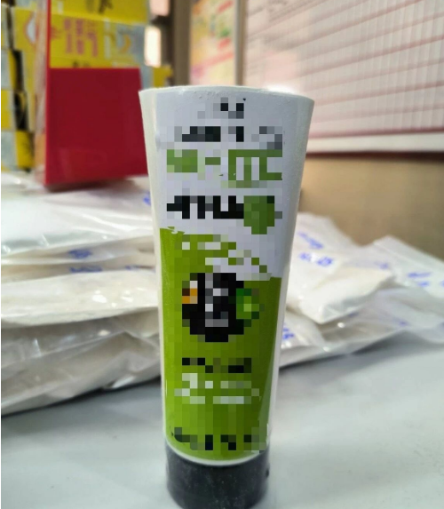 一名中国男子在泰国被捕!令人意想不到的是,22.23公斤海洛因被藏在261支护肤霜管中!