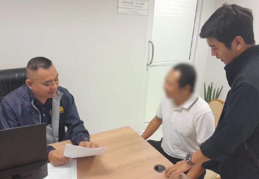 泰国一名男子刚被泰国警方释放,下一秒又被警方逮捕...