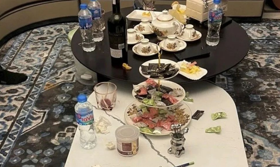 越南海防市两名女警察参加“毒品派对”，目前已被剥夺称号和职务