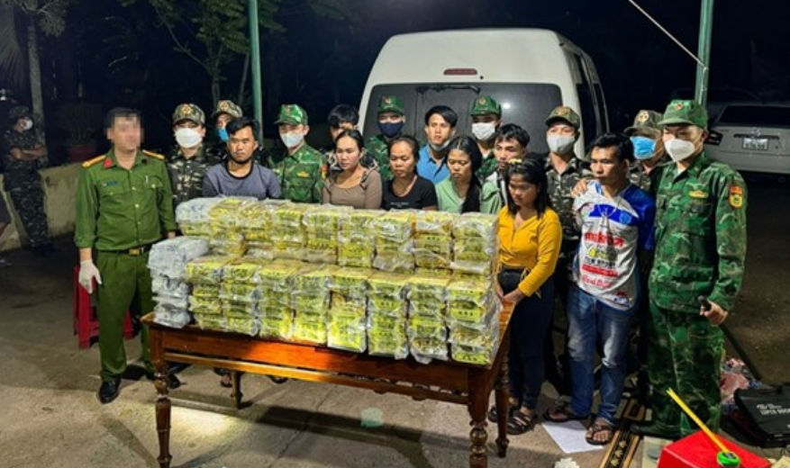 越南海关捣毁跨国毒品犯罪团伙,抓获9名老挝嫌疑人并缴获百公斤冰毒