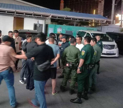 西港发生一起中国人群殴事件,其中一人身中10多刀!