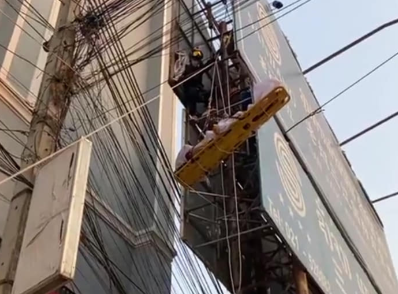 老挝万象三江市场一男子跳楼身亡，死者为一名中国人！引起了网友们的广泛关注！