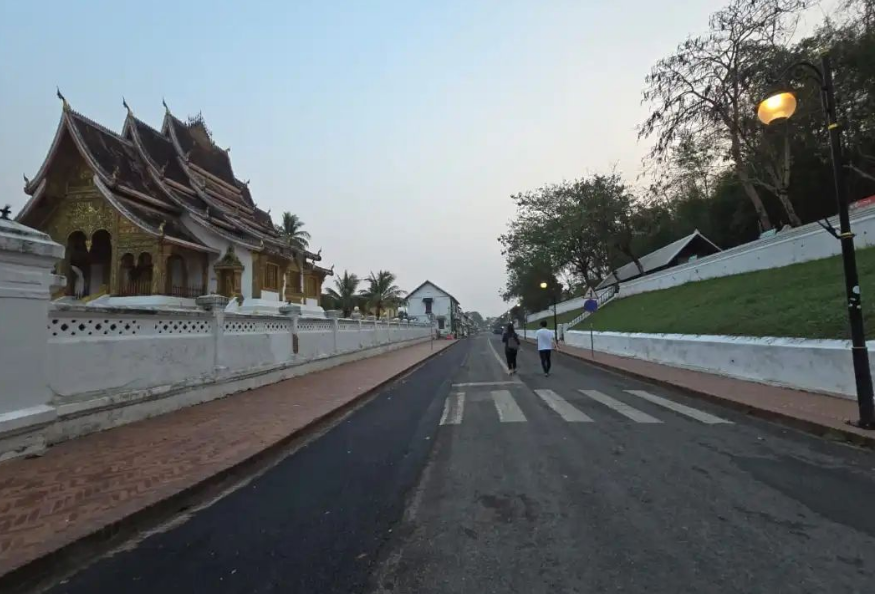 老挝琅勃拉邦启动无车区试点项目,促进旅游业发展!