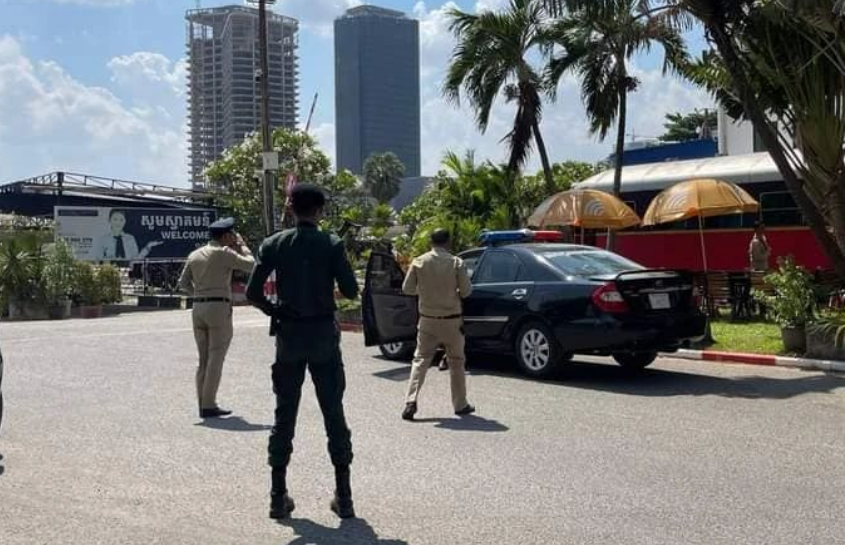 大规模扫毒!金边家咖啡馆发生持枪挟持事件,7人持枪带走2名男子!