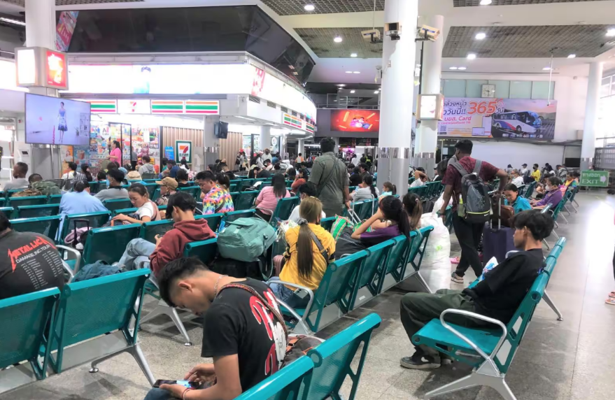 泰国宋干节即将到来,大批民众将借此机会返乡旅游!泰国交通大拥堵!