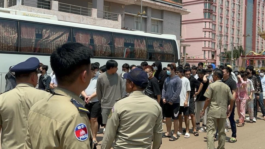 柬埔寨网赌电诈窝点被捣毁,共驱逐了两批共123名越南人,其中包括16名女性!