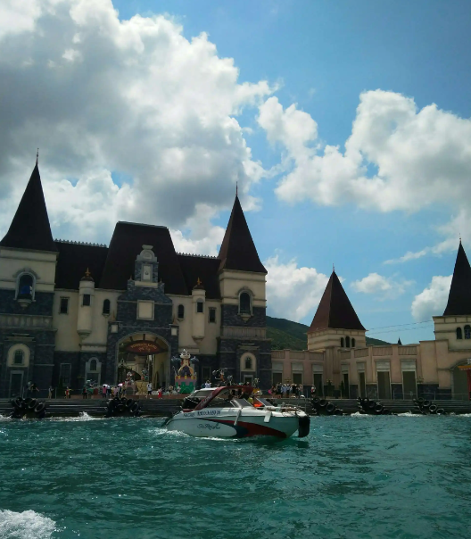 越南的33家旅行社组建考察团赴广西开展跨境旅游踩线活动