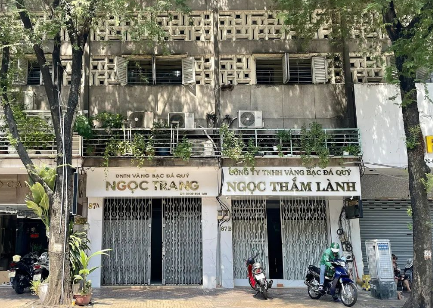 越南胡志明市的黄金价格波动很大,多家金店关闭以避免检查!