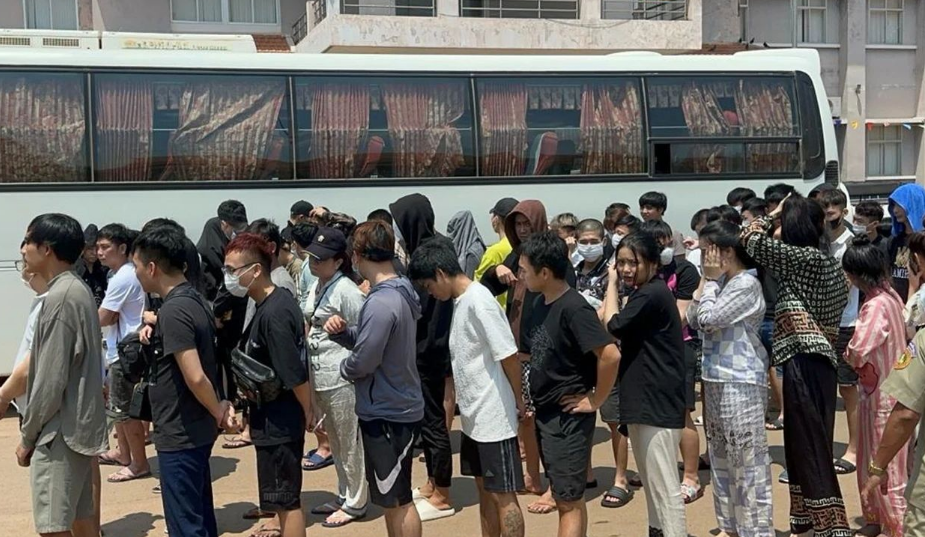 柬埔寨网赌电诈窝点被捣毁,共驱逐了两批共123名越南人,其中包括16名女性!