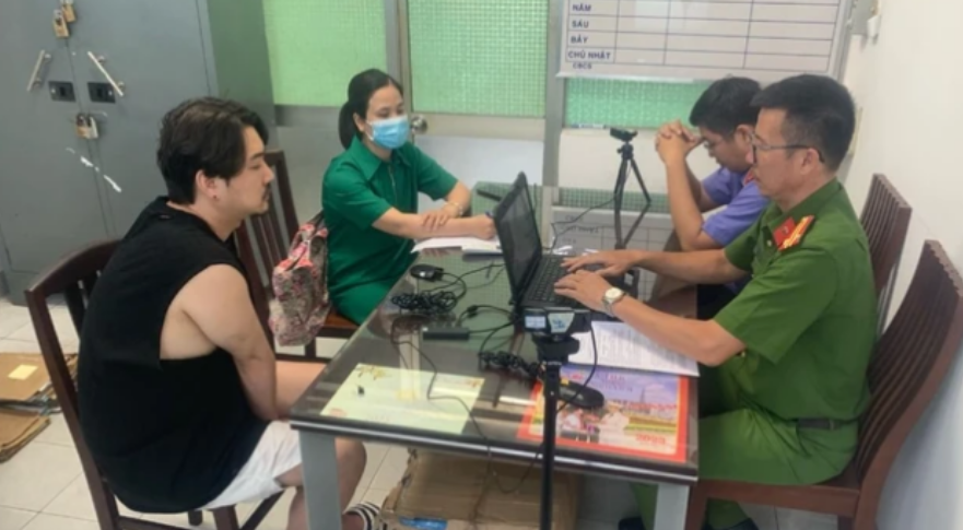 越南又一涉黄场所被摧毁,该场所只接受韩国人、中国人和日本人,但不接受越南顾客