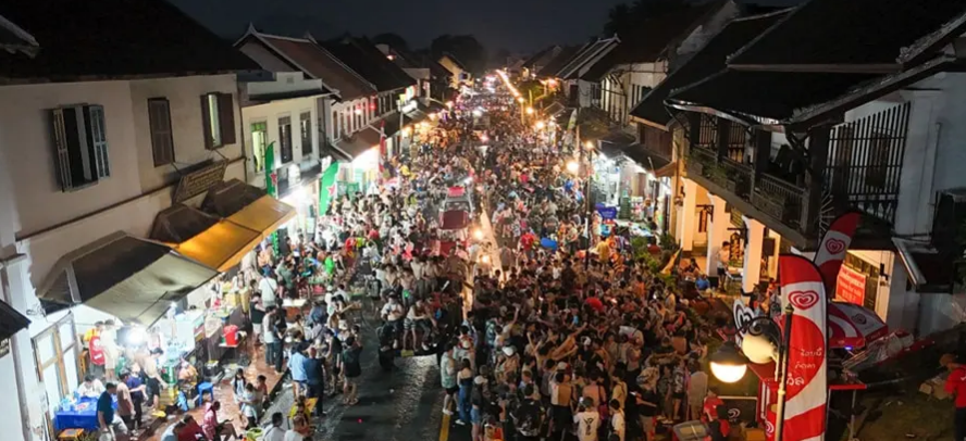 老挝新年期间接待游客超过11万人次,比去年增长364.44%,来自中国的游客达10497人次!