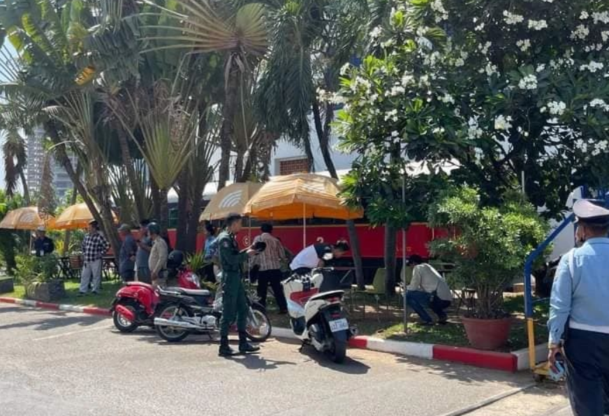 大规模扫毒!金边家咖啡馆发生持枪挟持事件,7人持枪带走2名男子!