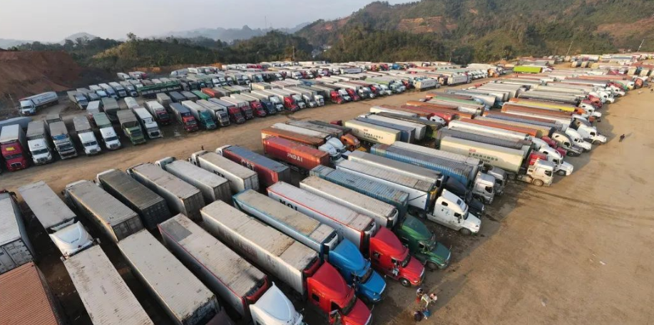 越南谅山省7个口岸的货物进出口活动一直保持稳定,进出口总额突破220亿美元!