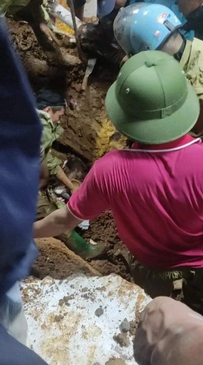 越南河内遭遇强降雨,导致山体滑坡,造成3名儿童遇难!