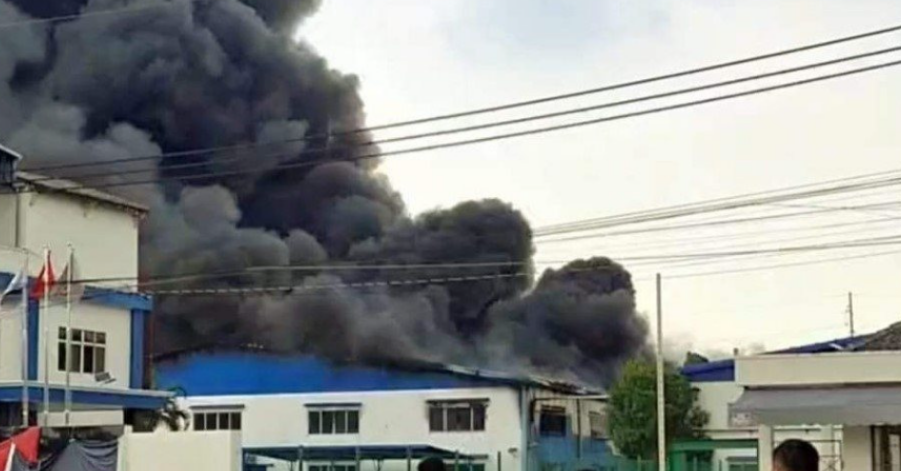 越南一中国公司发生火灾,大火蔓延到整个公司1人被严重烧伤!