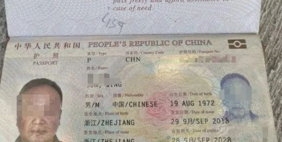 金边一栋正在施工的公寓楼外发现一名中国男子的尸体，警方调查受害者是从六楼跳下，当场身亡！