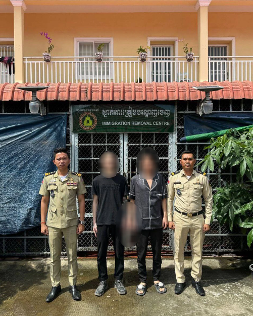 西港警方将2名从园区求救的中国人移交给移民局,准备将其遣送回国!