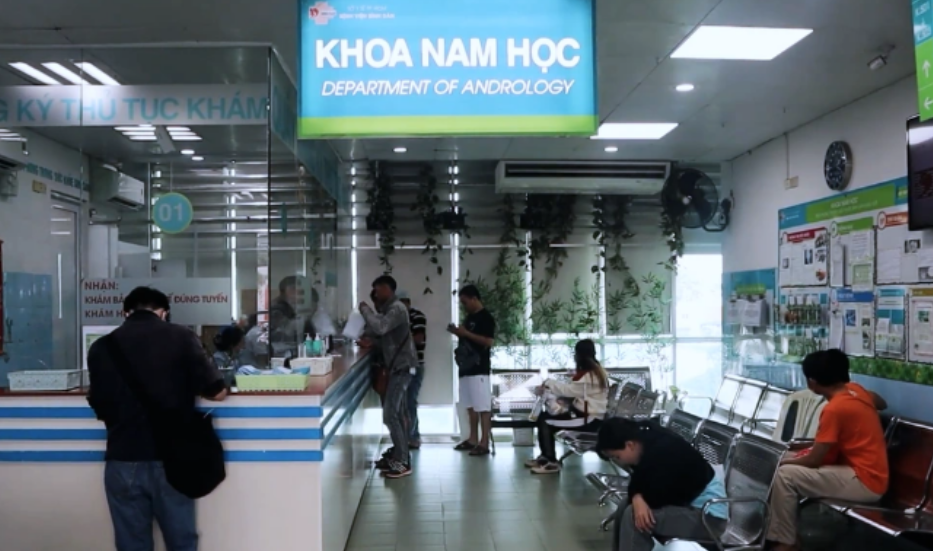 奇葩!越南一男子为母猪接生,生殖器部位遭到母猪袭击,造成重伤