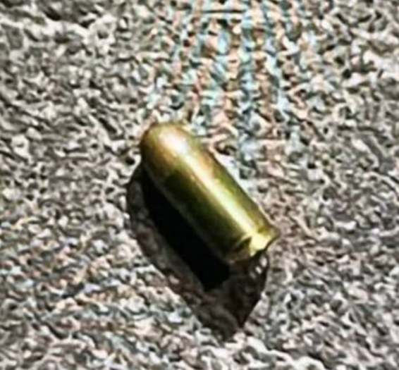 金边一名中国男子朝天连开两枪，令人百思不得其解？