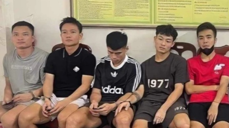 越南逮捕了10名组织非法吸毒人员，5名球员与5名女孩，其中包括“男足金球奖”得主