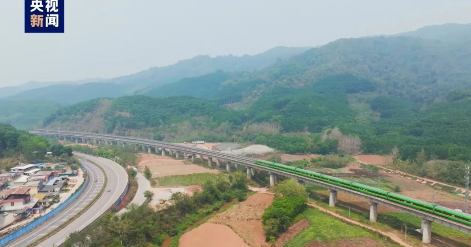 中老铁路验放来自90个国家和地区出入境旅客突破20万人次！