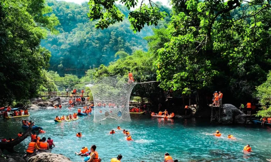 越南广平省5·1期间接待游客量31.8万人次,同比增长27%,旅游营业收入达3657亿越盾