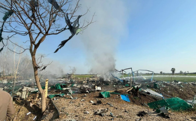泰国素攀武里府一家烟花工厂发生爆炸,造成23人死亡,多人受伤