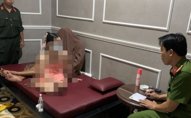 越南许多向顾客提供色情服务的按摩师被警方逮捕