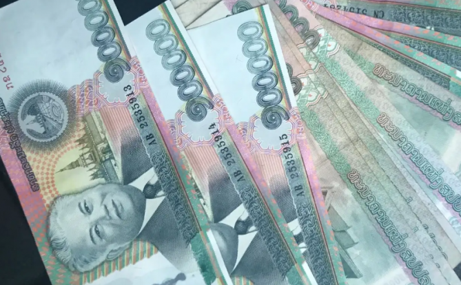 在老挝换钱需要谨慎，有人换钱被骗了！