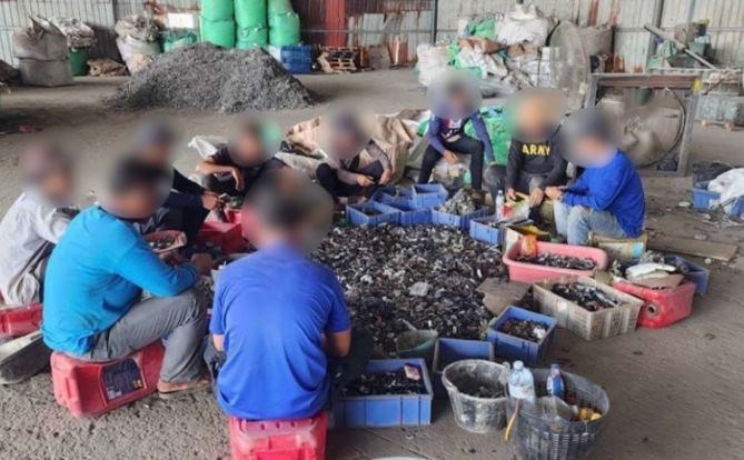 臭死了!51岁的中国男子因向泰国走私50吨电子垃圾而被捕,严重影响民众生活