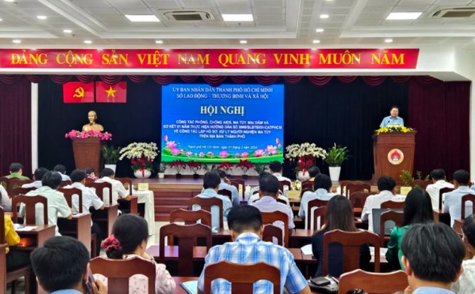 在越南胡志明市,男性和跨性别者之间的性相关交易“急剧增加”