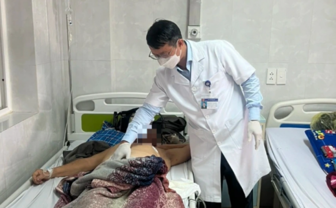 狠人！越南79岁男子因排尿困难用利器割掉了自己的生殖器