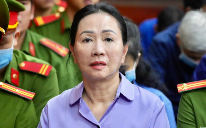 张美兰说没有从西贡银行拿一分钱,并恳求法院不要没收价值7000亿越南盾的别墅