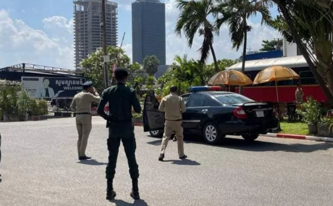 大规模扫毒！金边家咖啡馆发生持枪挟持事件，7人持枪带走2名男子！