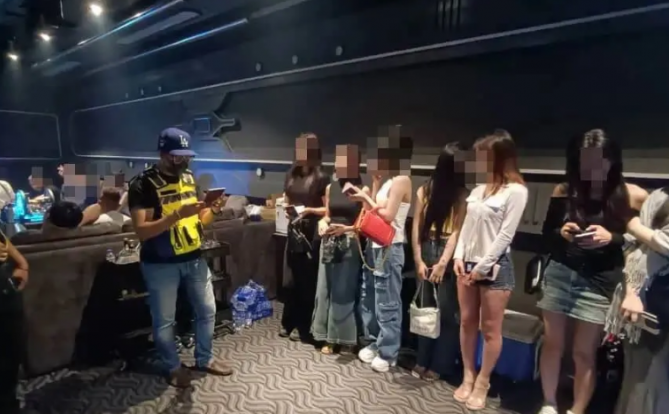 KTV突袭解救15名中国籍女子!涉案人员称外籍女子都是自愿工作,没有强迫!