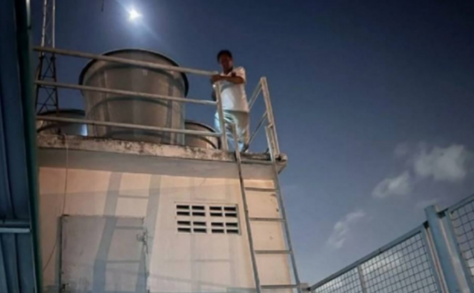 可怕！一名缅甸男子在泰国曼谷的一间公寓里离奇死亡，邻居整整使用了3天的尸水！